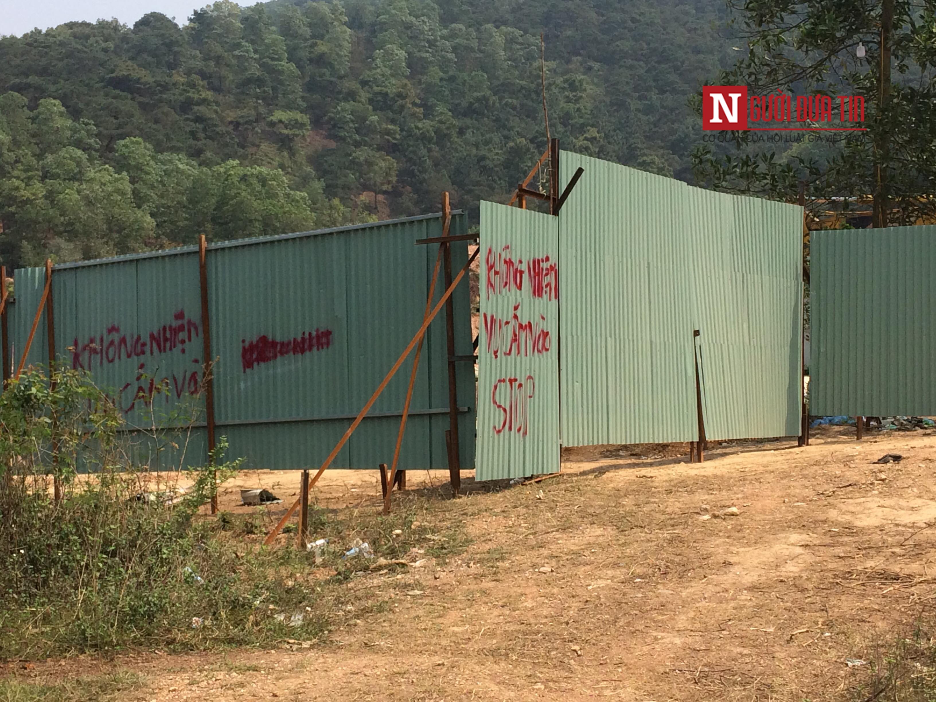 Môi trường - Hà Nội: Hàng nghìn mét khối rác nghi 'đội lốt' mùn hữu cơ đổ vào rừng đặc dụng (Hình 3).