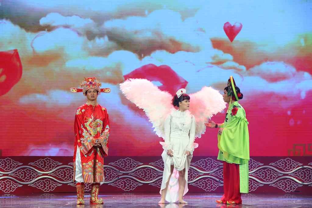 NSƯT Công Lý tình tứ với bạn gái kém 15 tuổi tại hậu trường Táo quân 2018 - Hình 13