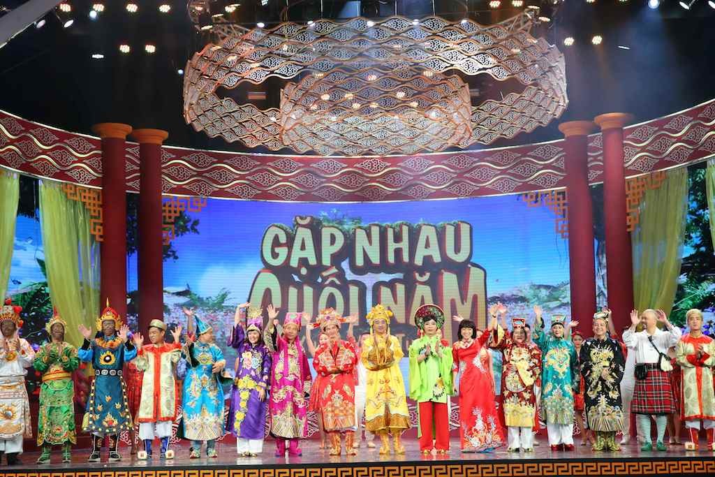 NSƯT Công Lý tình tứ với bạn gái kém 15 tuổi tại hậu trường Táo quân 2018 - Hình 16