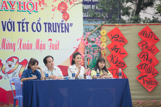 Á hậu Mâu Thủy bất ngờ về thăm trường cũ trong những ngày cuối năm - Hình 2