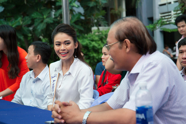 Á hậu Mâu Thủy bất ngờ về thăm trường cũ trong những ngày cuối năm - Hình 3