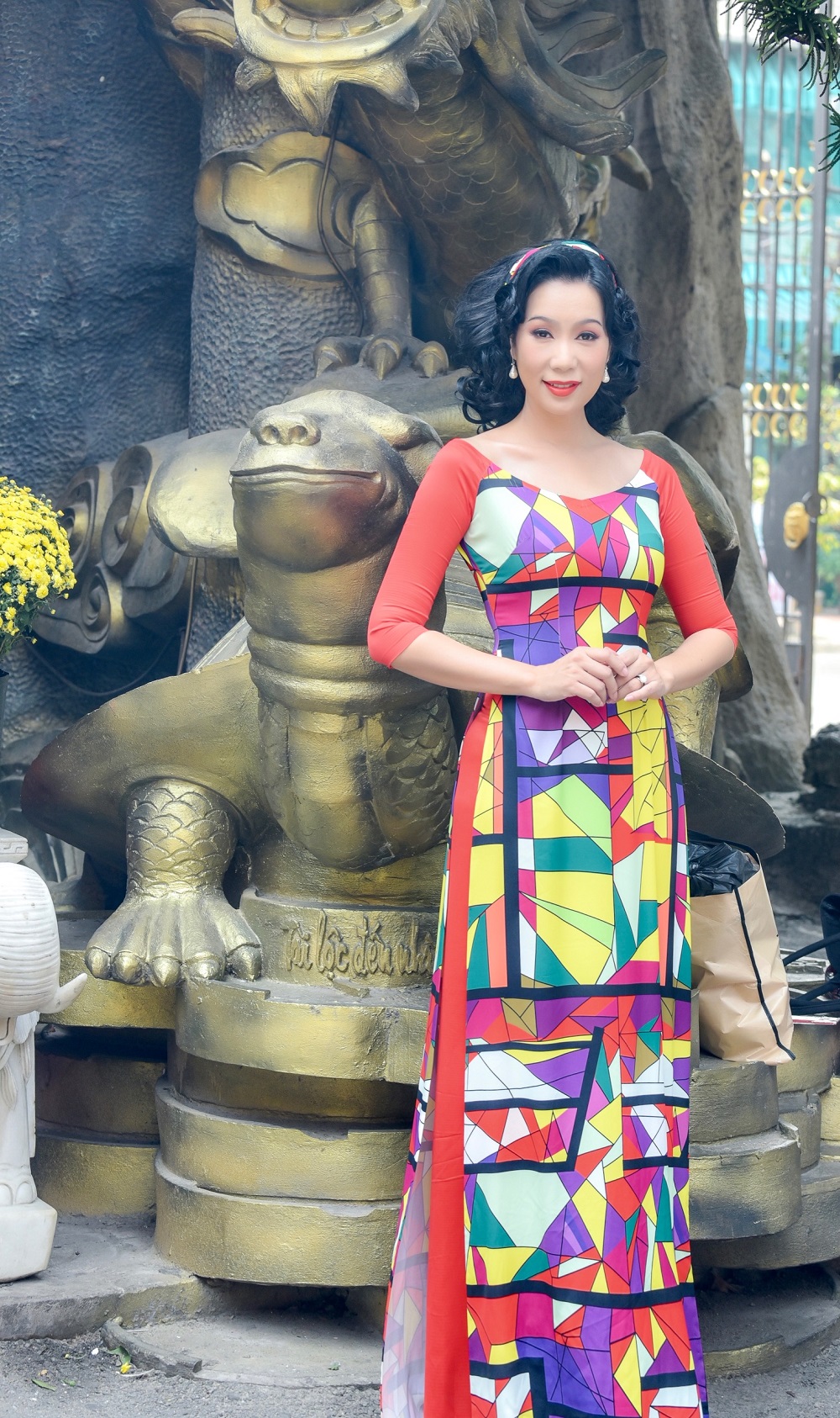 Á hậu Trịnh Kim Chi diện áo dài hóa quý cô kiêu kỳ đón Tết - Hình 5