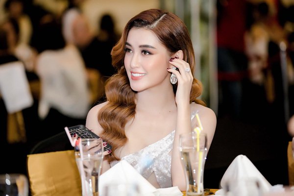 Á hậu Huyền My bị nghi thẩm mỹ vì gương mặt bất ngờ khác lạ - Hình 7