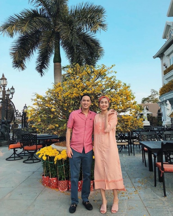 Mặc váy rộng, "ngọc nữ" Tăng Thanh Hà bị nghi đang mang bầu lần 3 - Hình 1