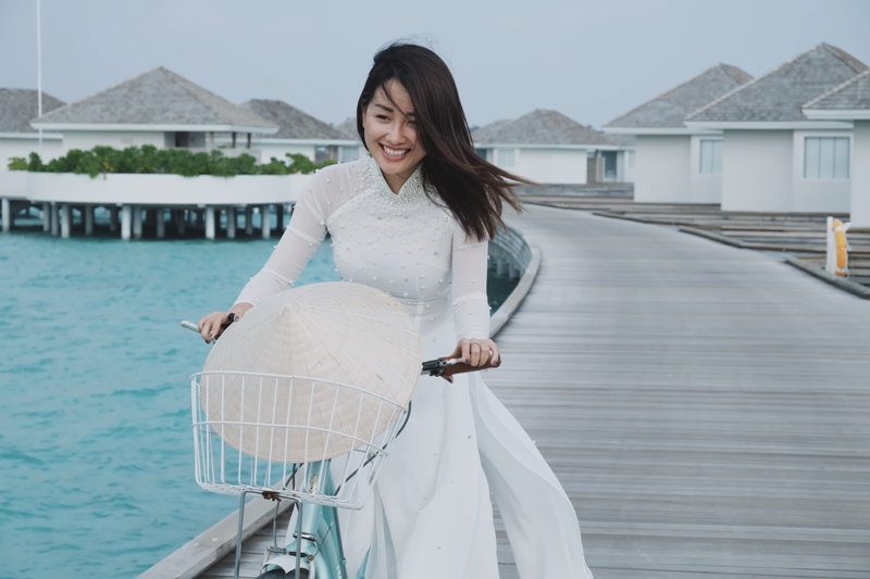 Đôi bạn cùng tiến MC Quỳnh Chi, Thuỳ Dung gợi cảm ở "thiên đường" Maldives - Hình 1