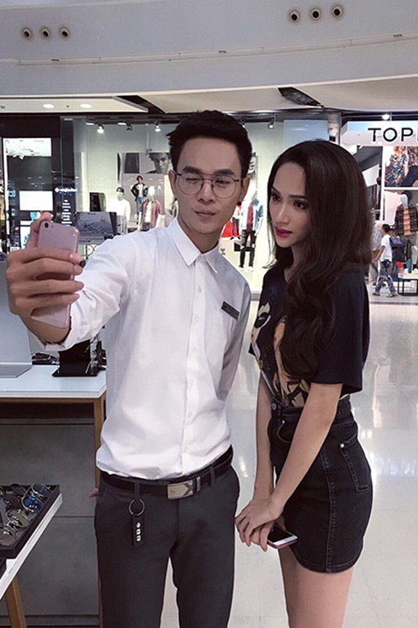 Tân Hoa hậu Chuyển giới Hương Giang được khán giả săn đón khi đi mua sắm ở Thái - Hình 7