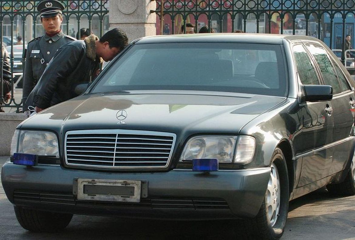 Chiêm ngưỡng những mẫu xe chống đạn nổi tiếng thế giới - Hình 16