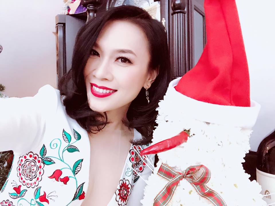 Giáng sinh 2017 của sao Việt: Người hạnh phúc bên gia đình, kẻ tất bật chạy show - Hình 1