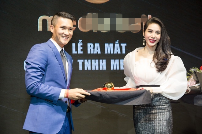 Sao Việt khoe "quà khủng" trong dịp Giáng sinh 2017 - Hình 1