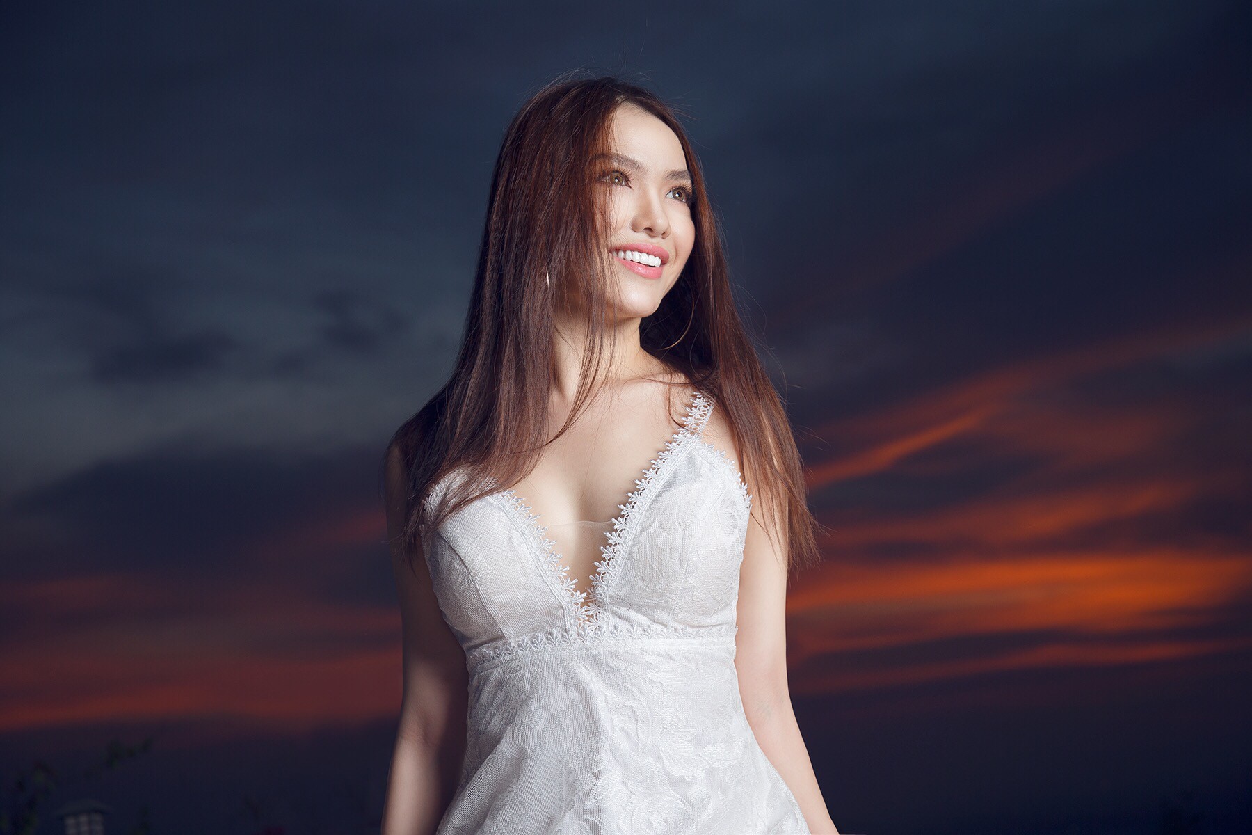Mỹ nhân phim "Thương nhớ ở ai” lột xác gợi cảm hết nấc - Hình 1