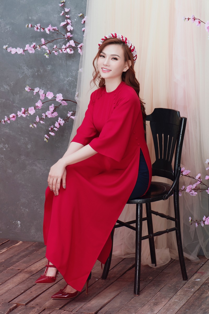 Ca sĩ Thu Thủy khoe nhan sắc mặn mà, quyến rũ trong bộ ảnh Tết - Hình 7