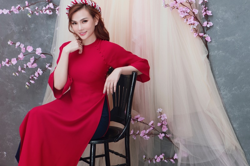 Ca sĩ Thu Thủy khoe nhan sắc mặn mà, quyến rũ trong bộ ảnh Tết - Hình 2