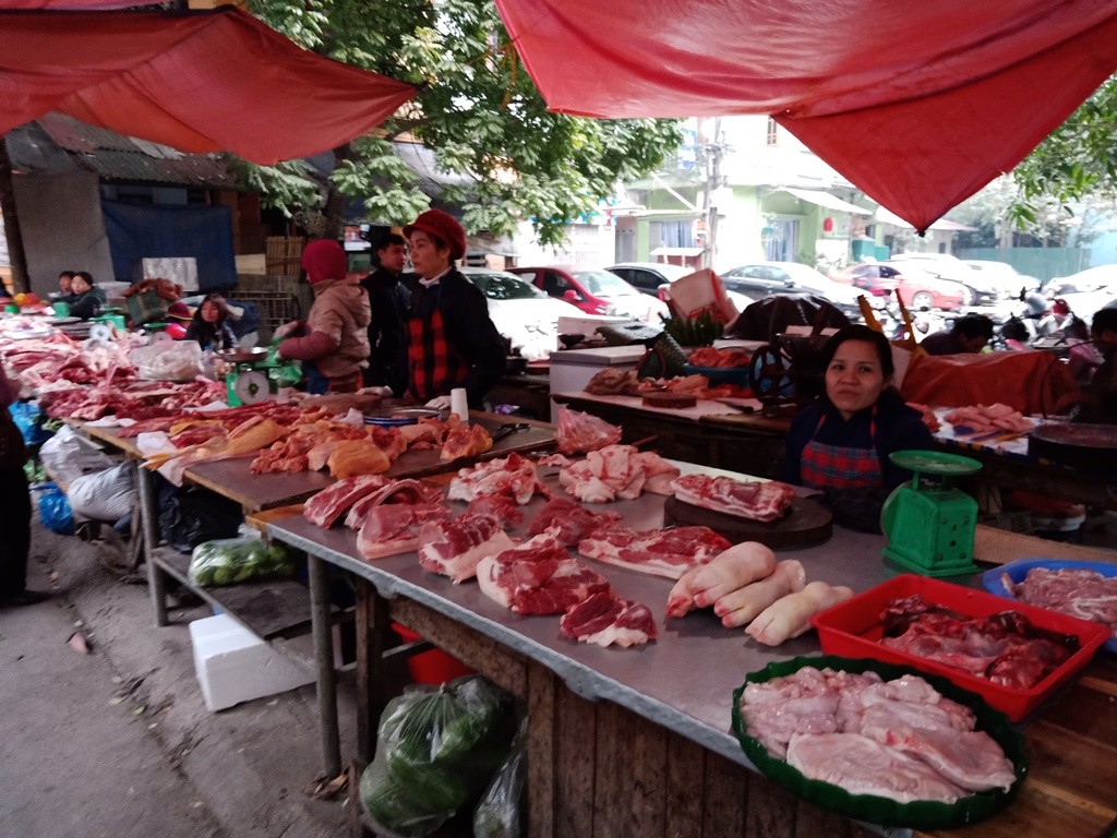 Hà Nội: Chợ Tết len lỏi trong khu tập thể - Hình 2