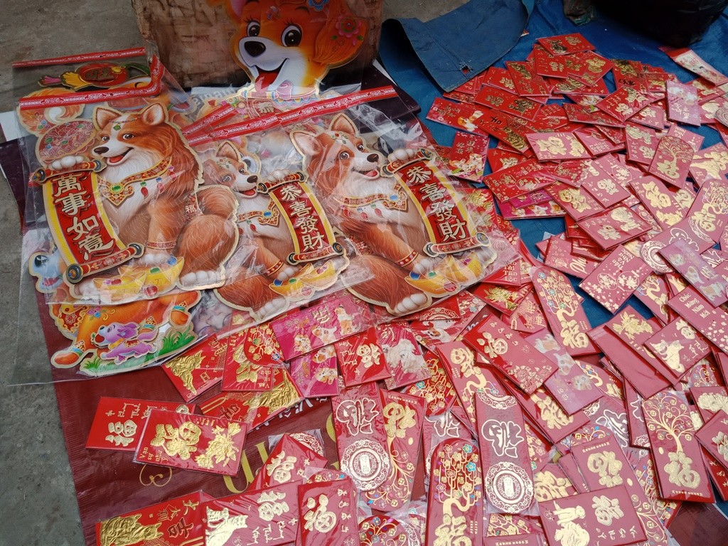 Hà Nội: Chợ Tết len lỏi trong khu tập thể - Hình 9