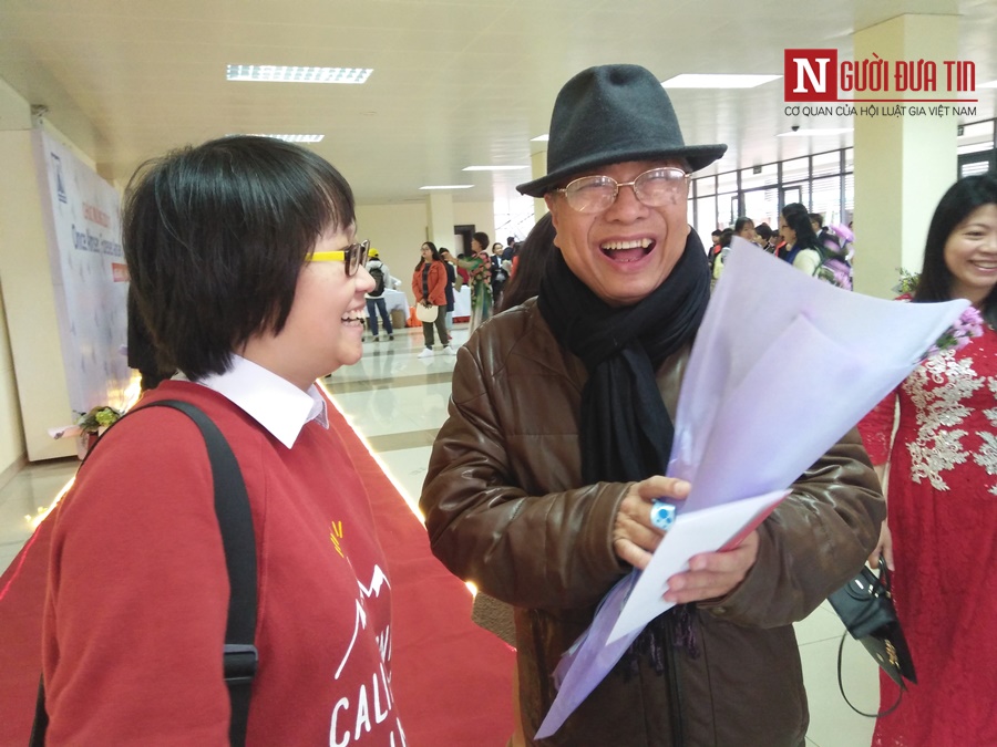 Những khoảnh khắc đẹp về tình thầy trò trong ngày 20/11 - Hình 4