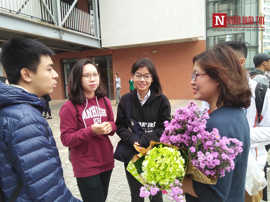 Những khoảnh khắc đẹp về tình thầy trò trong ngày 20/11 - Hình 3