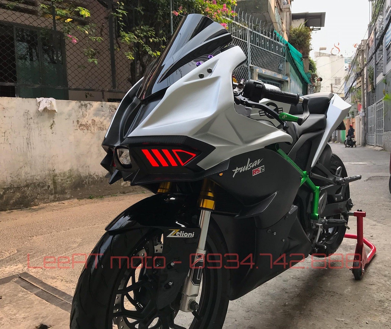 Thú chơi xe - Ngẩn ngơ trước Bajaj Pulsar RS200 độ siêu mô tô Ninja H2R của thợ Việt (Hình 3).