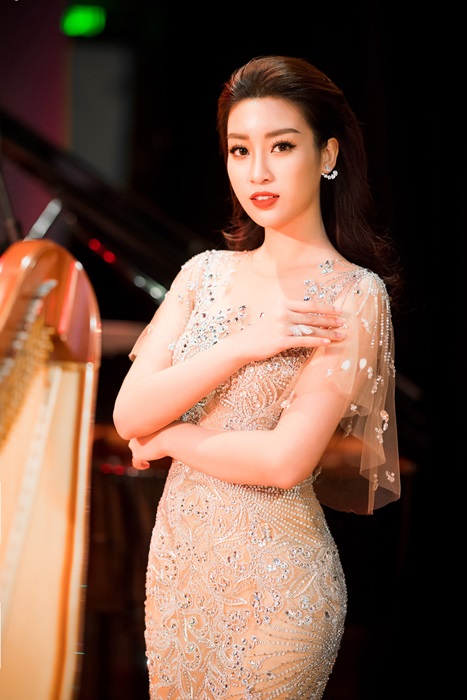 Hoa hậu Mỹ Linh: Tôi bị thu hút với nghề MC - Hình 9