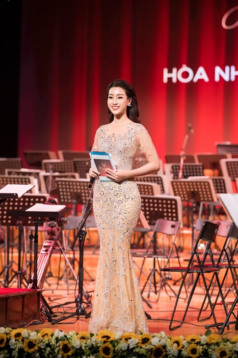 Hoa hậu Mỹ Linh: Tôi bị thu hút với nghề MC - Hình 6
