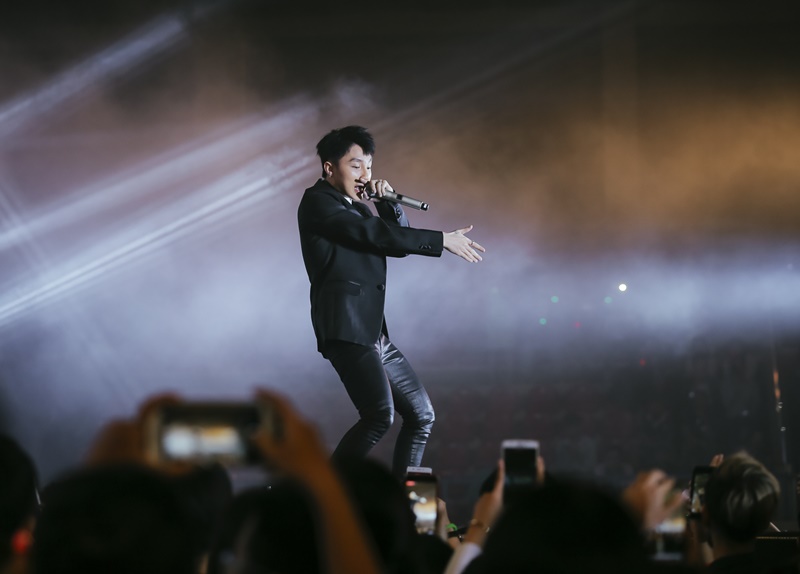 Nguyên Khang kín bưng bên Tóc Tiên, Phương Mai hở táo bạo - Hình 6