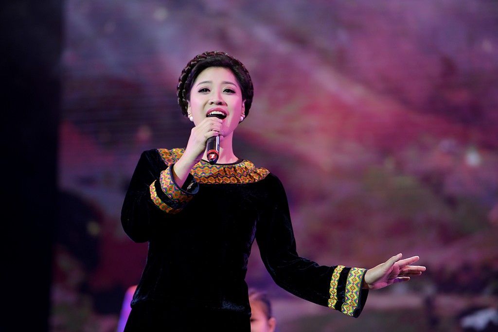 Sao Mai Bích Hồng - Thu Hằng như đóa hoa xuân rực rỡ - Hình 5