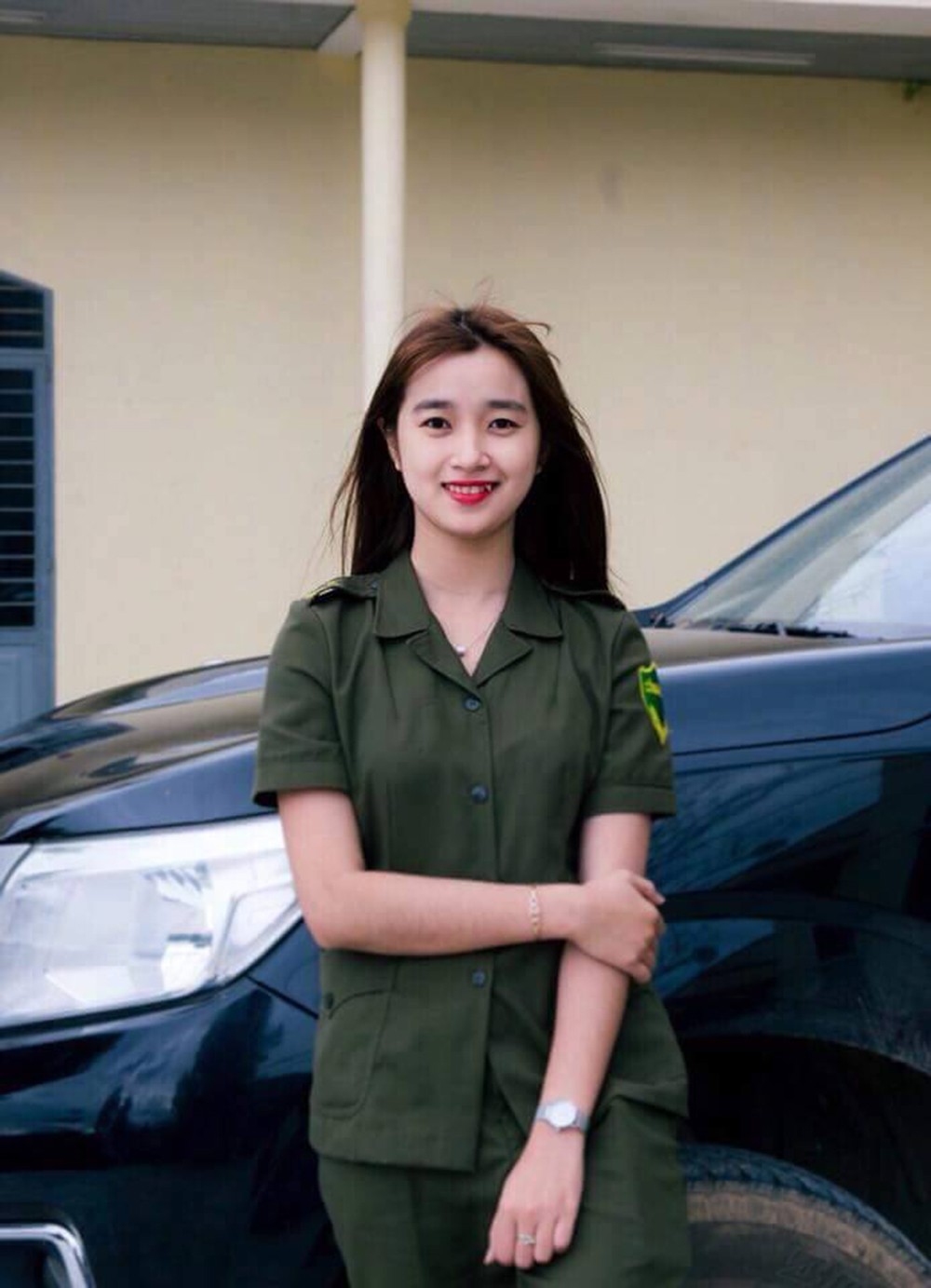 Hotgirl công an đau lòng vì lời cay nghiệt của cư dân mạng - Hình 1