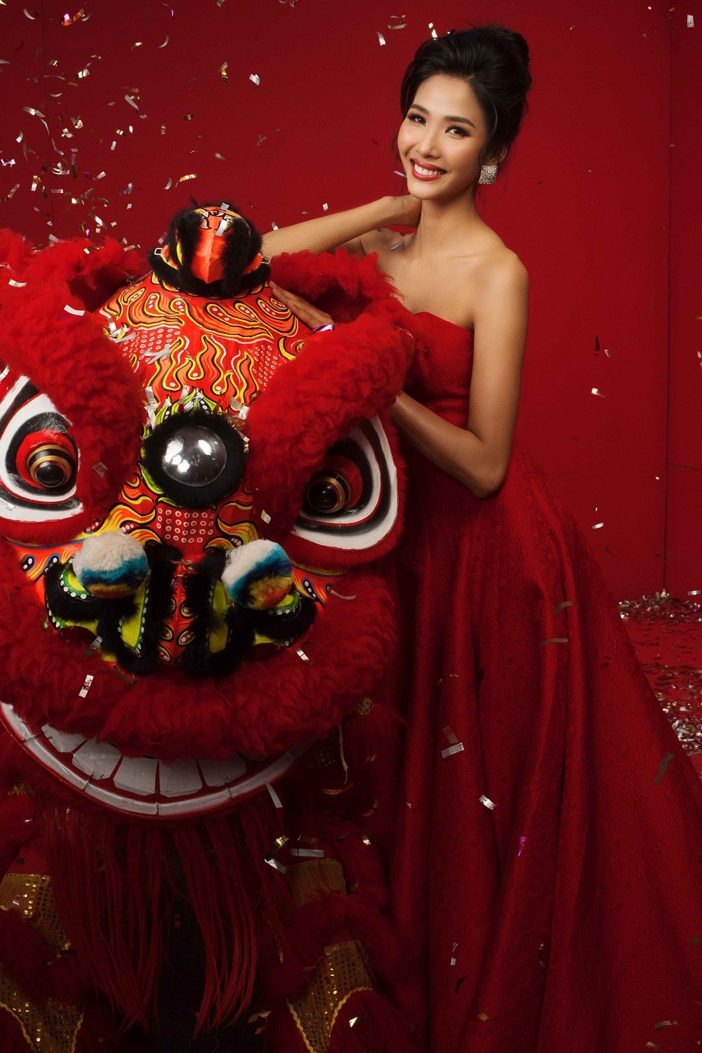 Ba nàng hậu thành thật trong giây phút chuyển giao năm mới - Hình 7