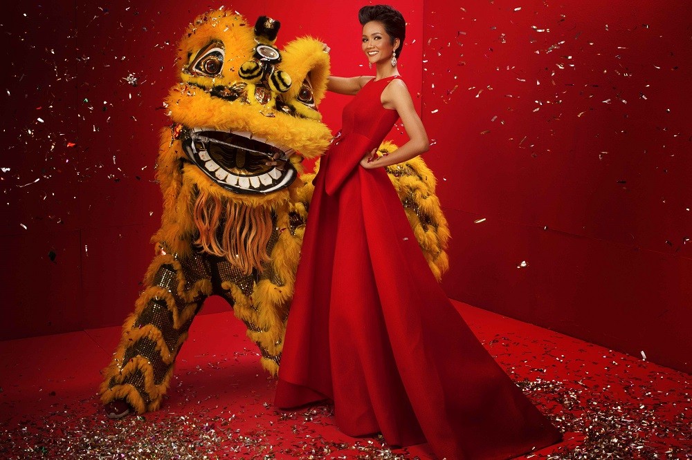 Ba nàng hậu thành thật trong giây phút chuyển giao năm mới - Hình 4
