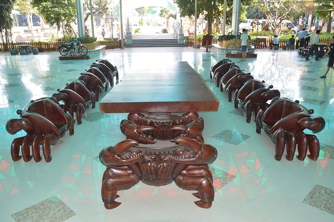 Độc nhất vô nhị: Bộ salon hình cua giá 2 tỷ đồng - Hình 1