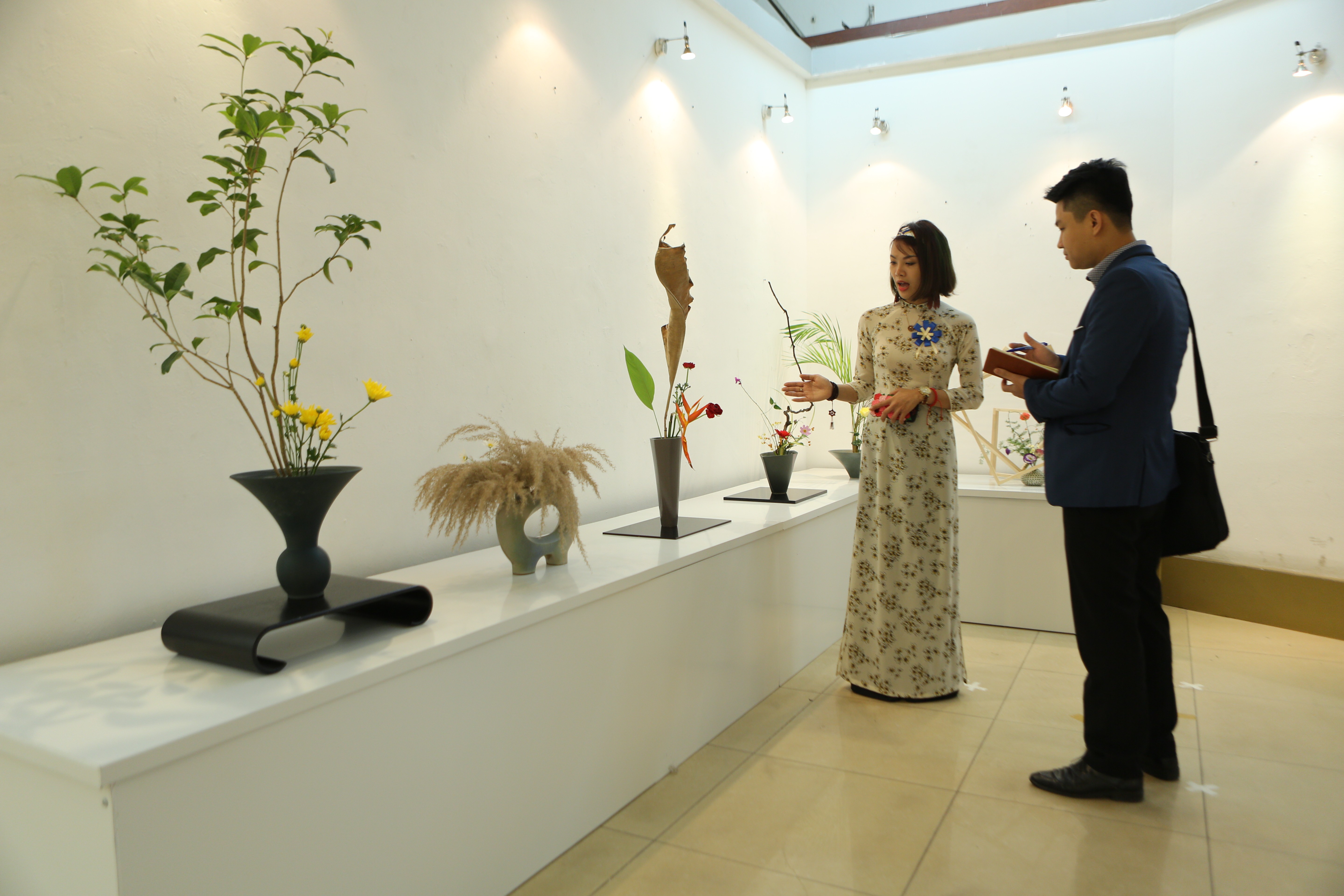 Văn ho&aacute; - Lần đầu ti&ecirc;n tại H&agrave; Nội: Triển l&atilde;m Nghệ thuật Ikebana của Nguyễn Thanh T&uacute; được ra mắt (H&igrave;nh 3).
