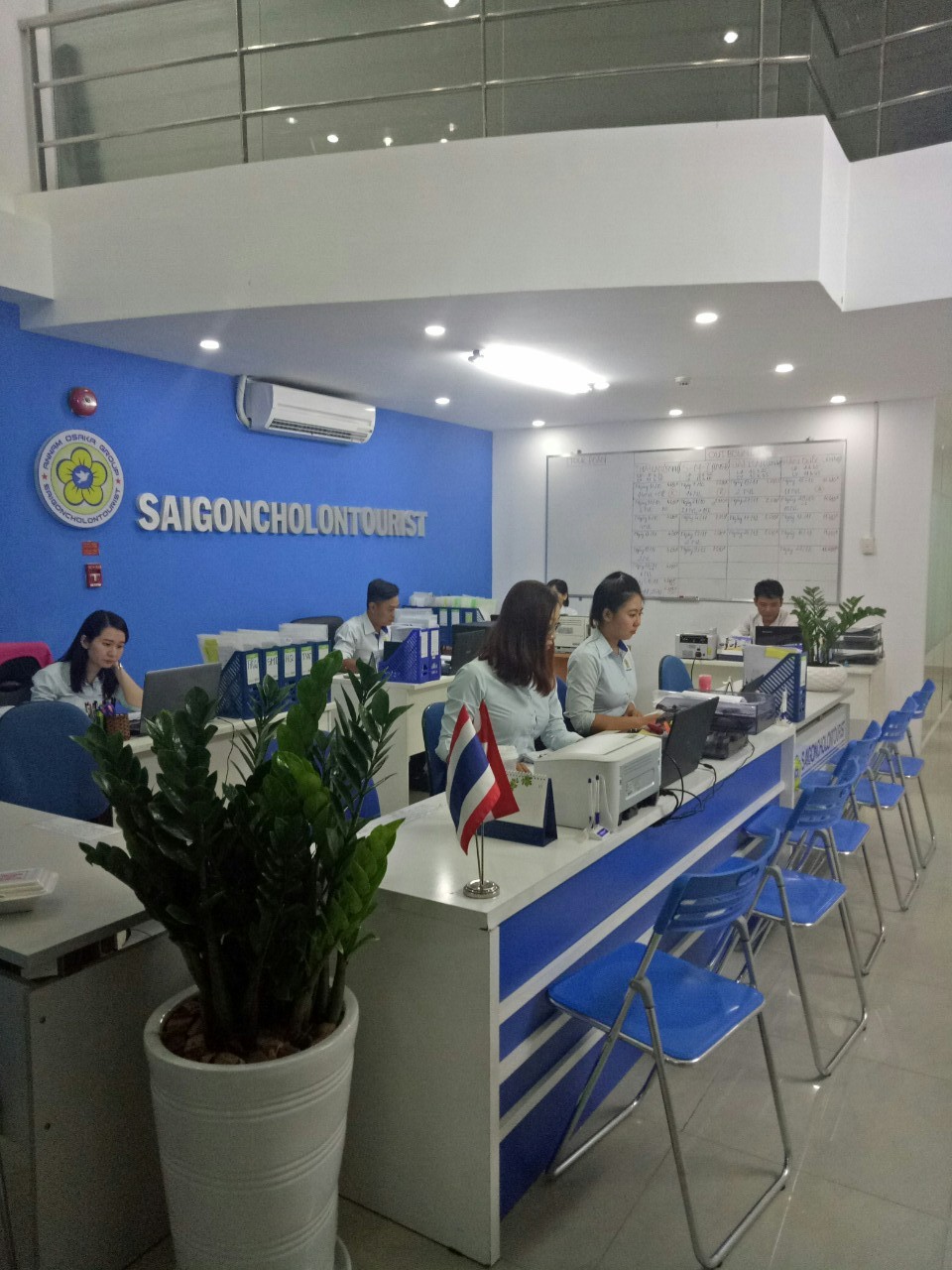 Cần biết - Saigoncholon Tourist: Thương hiệu hàng đầu về chất lượng và phong cách phục vụ (Hình 2).
