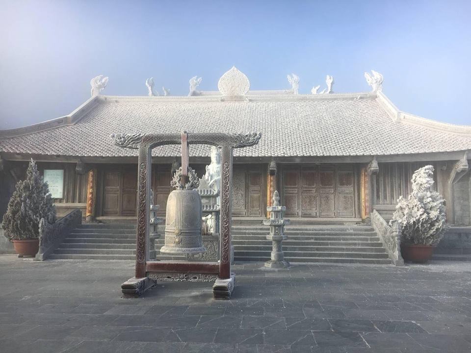 Cận cảnh băng tuyết phủ kín "nóc nhà Đông Dương" - Hình 4