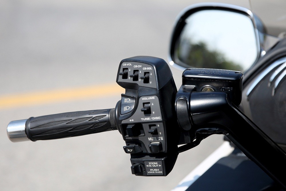 Đại gia “chân đất” tậu mô tô Honda Gold Wing cực chất gần 1 tỷ đồng - Hình 4