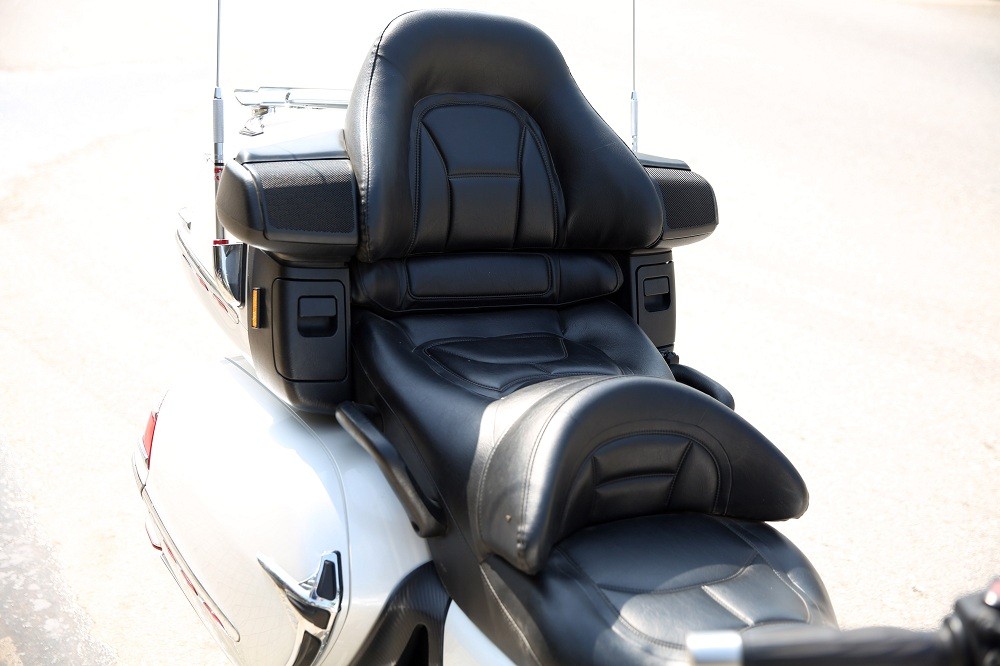 Đại gia “chân đất” tậu mô tô Honda Gold Wing cực chất gần 1 tỷ đồng - Hình 8
