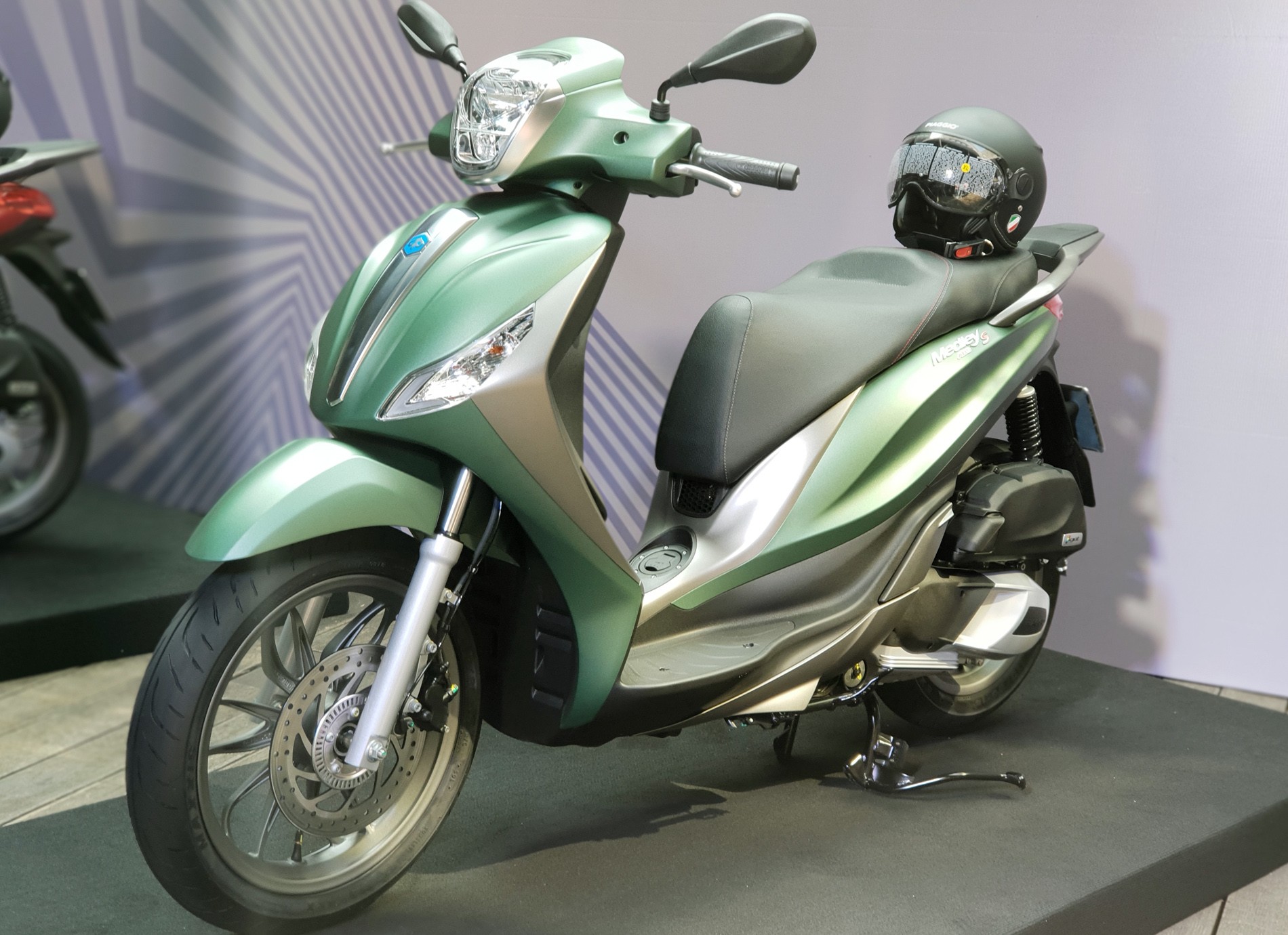 Thị trường xe - Piaggio Medley ABS 2018 - Đổi mới liệu có đổi vận? (Hình 2).