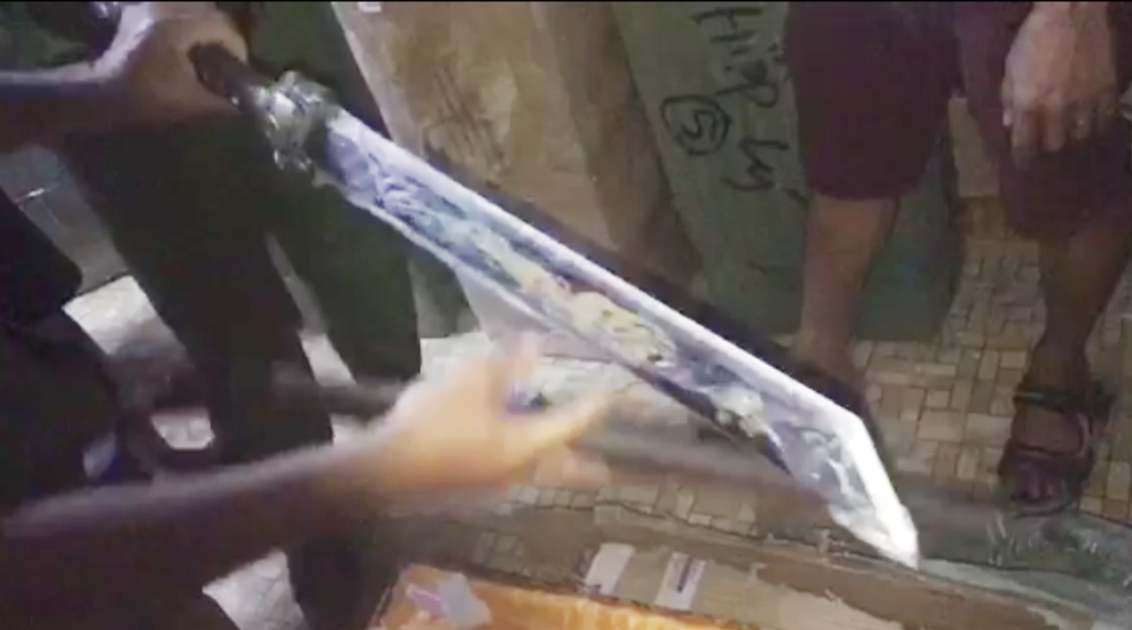 Cận cảnh kho vũ khí "khủng" được vợ chồng "ông trùm" cất giấu - Hình 2