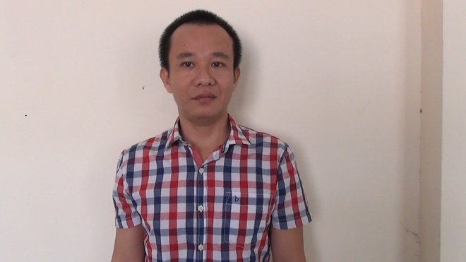 Nóng 12h: Đang xách "hàng trắng" thì bị cảnh sát cơ động bắt giữ - Hình 3