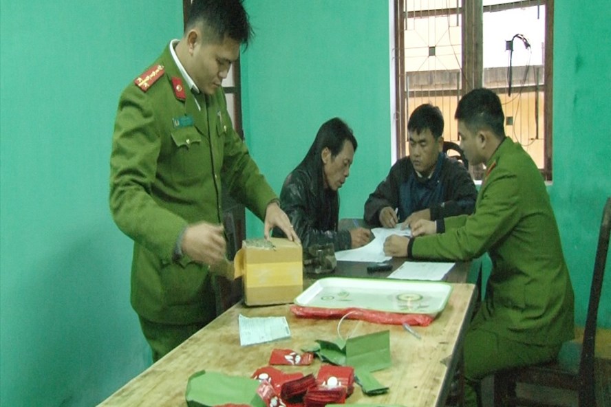 Nóng 12h: Điều tra vụ chồng chết, vợ nguy kịch sau khi bị đâm tại nhà - Hình 5