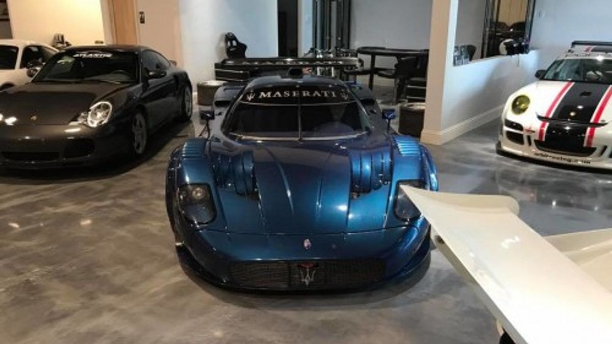 Ô tô-Xe máy - Siêu xe hàng hiếm Maserati MC12 rao bán hơn 62,1 tỷ đồng