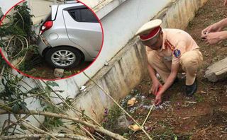 Vụ giáo viên lùi xe khiến học sinh tử vong: Nghiêm cấm đi xe vào trường học Vụ giáo viên lùi xe khiến học sinh tử vong: Nghiêm cấm đi xe vào trường học
