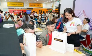 OPPO F7 xác lập kỷ lục 1 phút bán hơn 23 máy trong ngày đầu lên kệ OPPO F7 xác lập kỷ lục 1 phút bán hơn 23 máy trong ngày đầu lên kệ