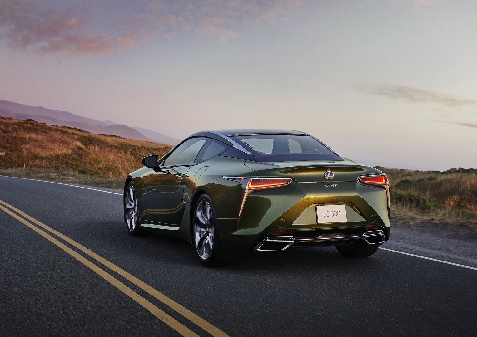 Thá» trưá»ng xe - Lexus ra mắt LC 500 2020 phiên bản giá»i hạn mà u xanh lá cây cá»±c Äá»c (Hình 6).