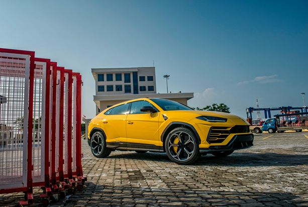 Thú chơi xe - Cận cảnh siêu SUV Lamborghini Urus hàng hiếm Giallo Auge vừa cập bến Việt Nam (Hình 6).