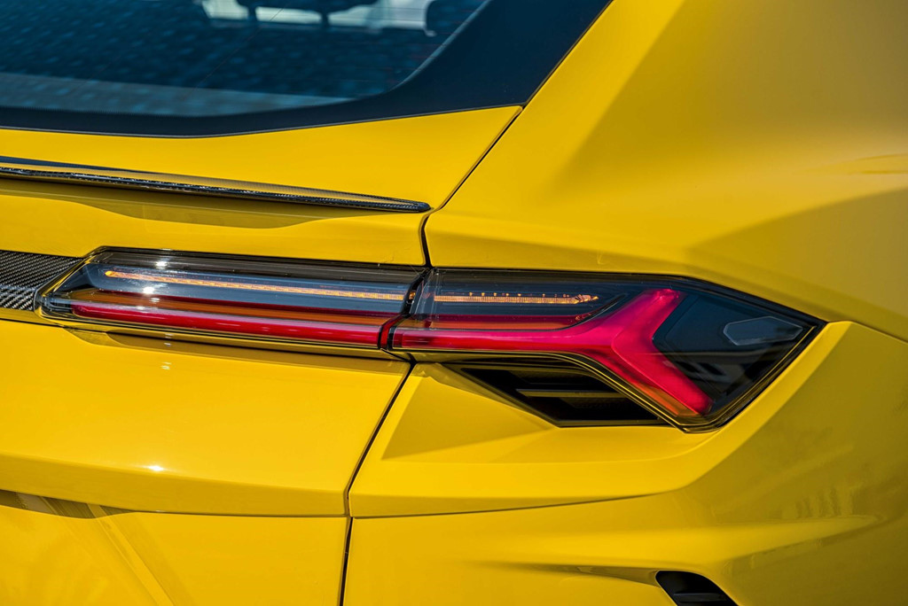 Thú chơi xe - Cận cảnh siêu SUV Lamborghini Urus hàng hiếm Giallo Auge vừa cập bến Việt Nam (Hình 7).