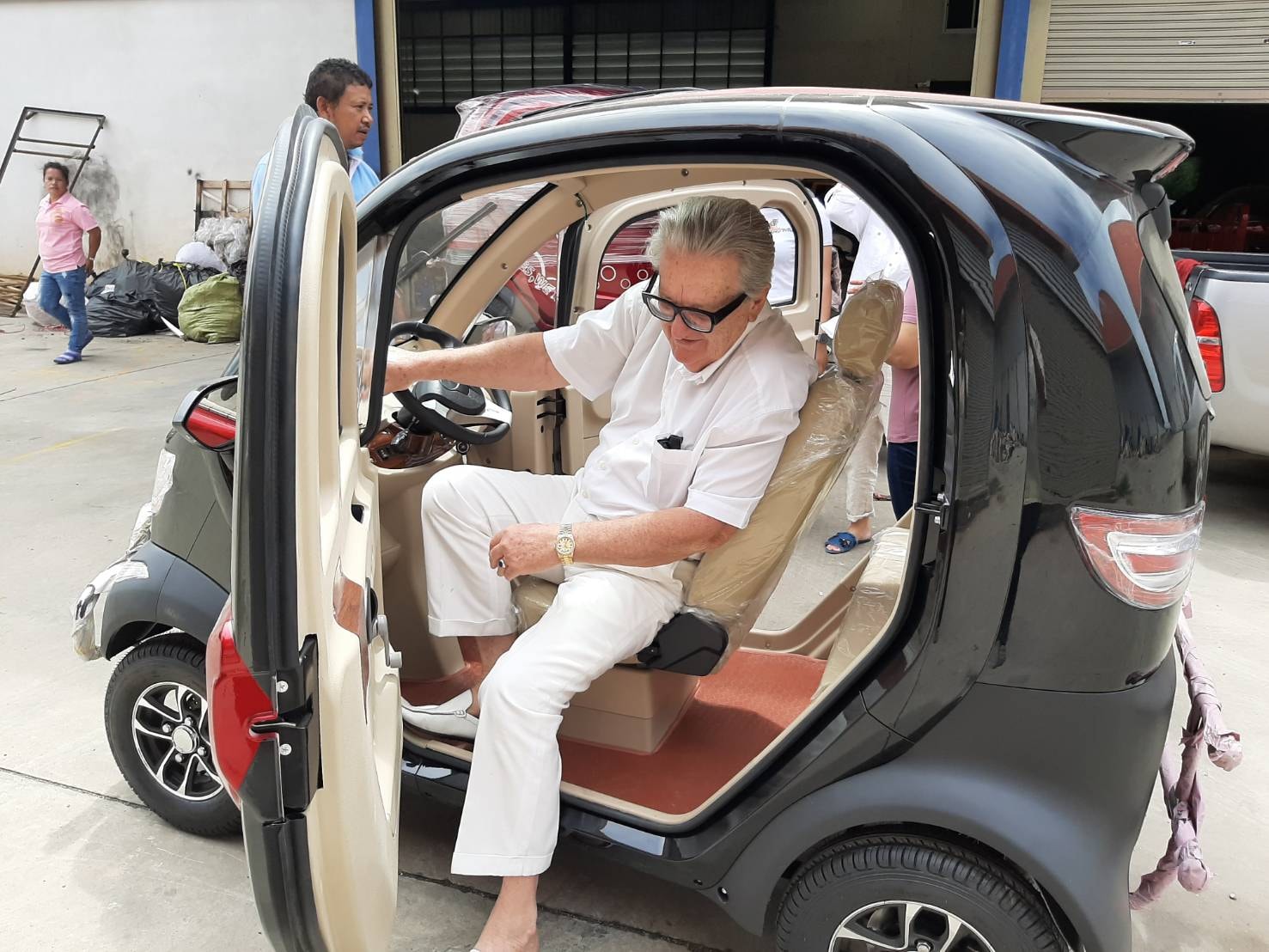 Thị trường xe - Cận cảnh ô tô điện mini, giá rẻ giật mình gây sốt cộng đồng mạng những ngày qua (Hình 8).
