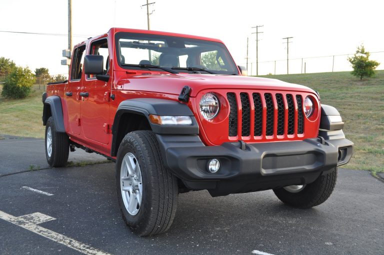 Thị trường xe - “Đấu sĩ” Jeep Gladiator XMT ra mắt, đúng chất lính chiến (Hình 3).