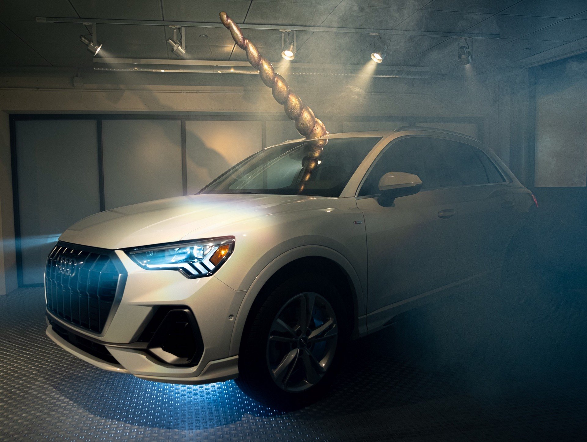 Thú chơi xe - Theo trend Halloween, Audi độ Q3 với sừng kỳ lân siêu 'độc' (Hình 4).