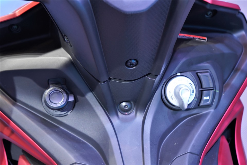 Thị trường xe - “Soi” Yamaha Exciter 155 VVA – 'tiểu YZF-R1' vừa ra mắt tại Việt Nam (Hình 9).