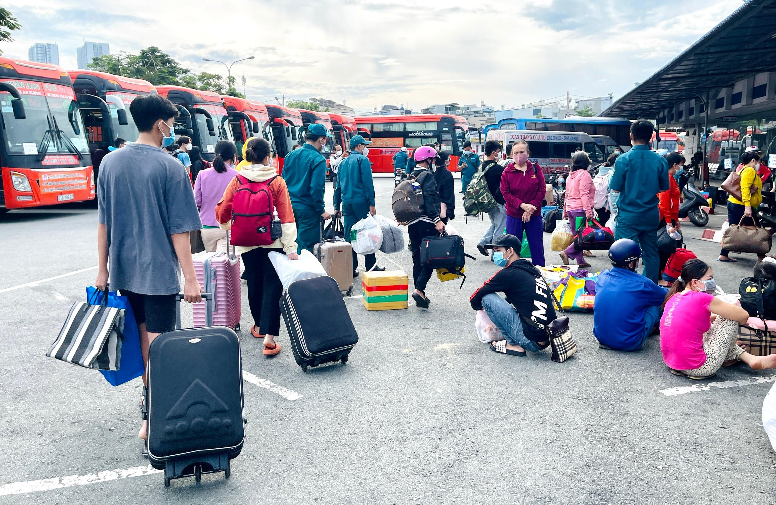 Thủ tướng yêu cầu: Tuyệt đối không để tình trạng hành khách không có phương tiện về quê dịp Tết