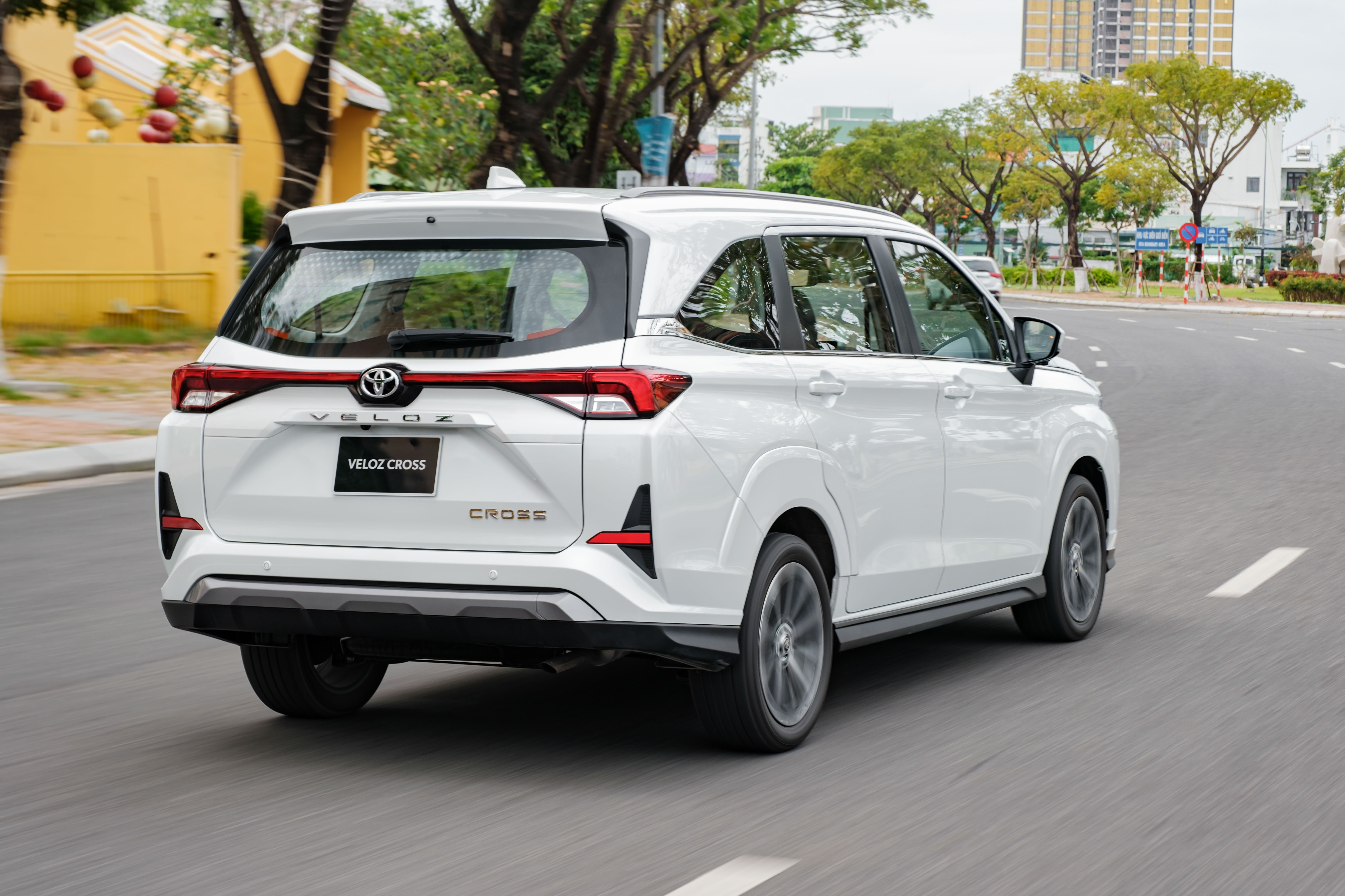 Thị trường xe - Đổi tagline, Toyota Việt Nam đồng thời giới thiệu bộ đôi Veloz Cross và Avanza Premio hoàn toàn mới (Hình 4).